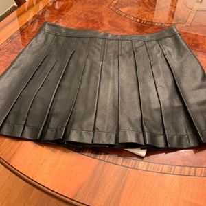 NEW BCBGMAXAZRIA MINI BLACK PLEATED SKIRT - SIZE L